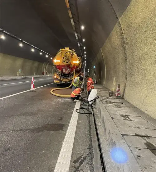 漯河隧道排水渠清淤